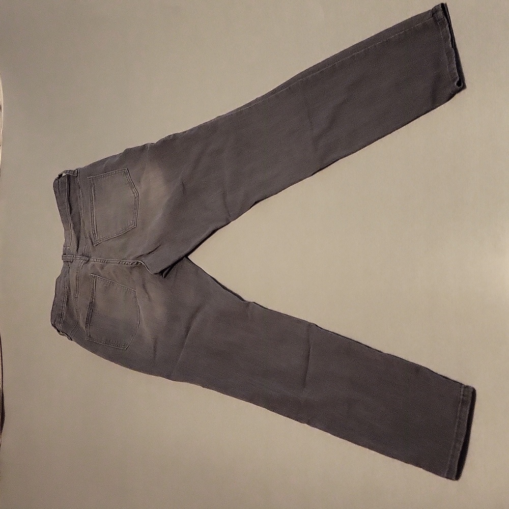 Universal Thread - Picture 2 of 4